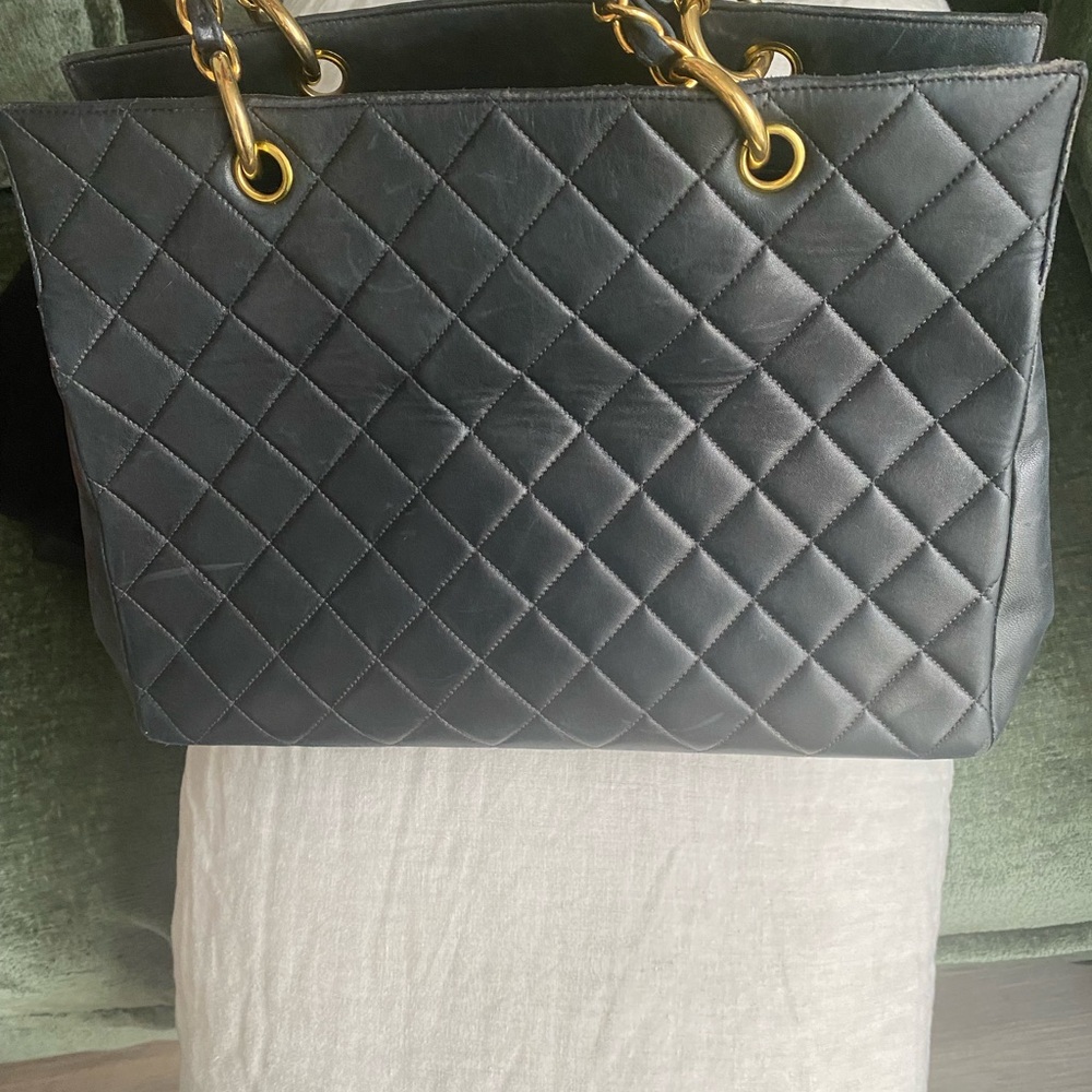 Chanel Black Lambskin Quilted Large Tote Bag with Gold Chain & Leather Handles - Picture 6 of 16